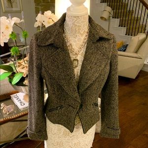 CAbi Black and Tan tweed blazer, EUC, cropped with stunning detail in back, Sz 8